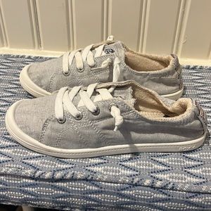 Roxy size 7 slip on sneakers! In great shape! Lots of life left in them